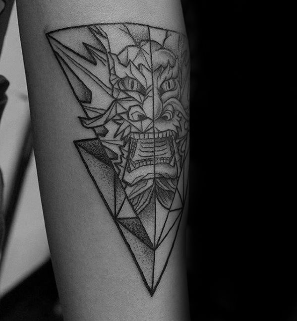 pequeno tatuaje dragon para hombre 15
