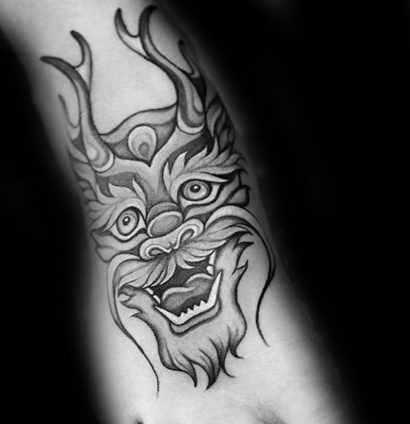 pequeno tatuaje dragon para hombre 27