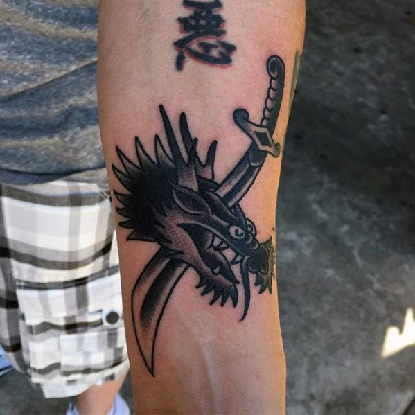 pequeno tatuaje dragon para hombre 41