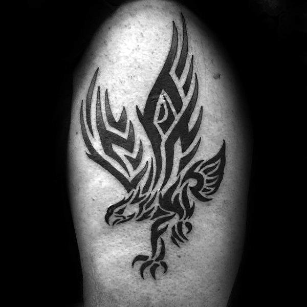 tatuaje aguila tribal para hombre 05