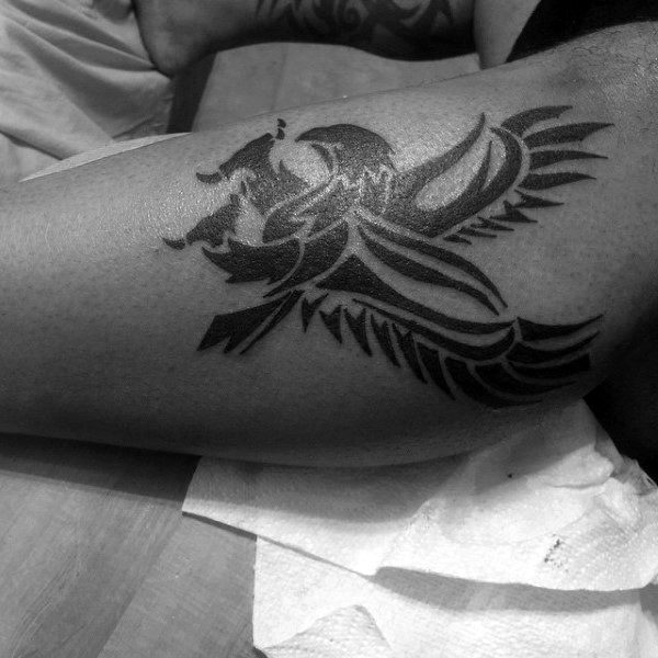 tatuaje aguila tribal para hombre 07
