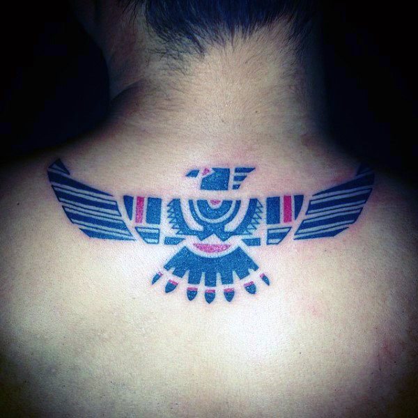 tatuaje aguila tribal para hombre 11