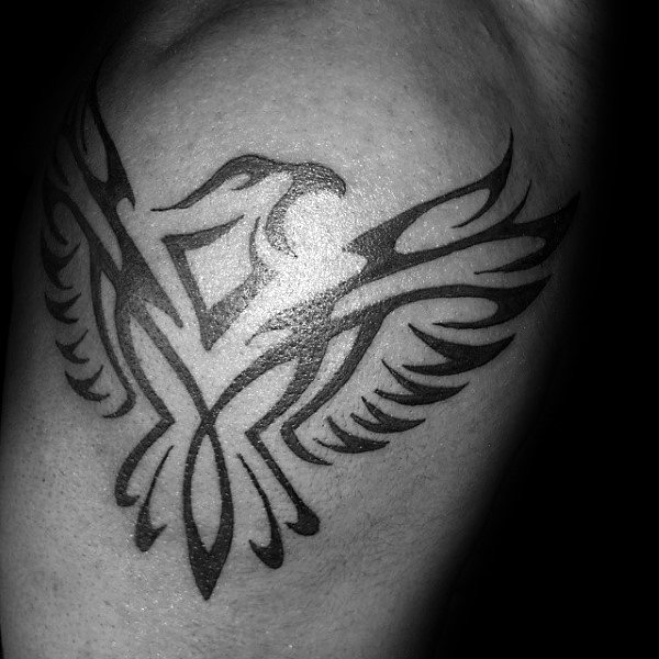 tatuaje aguila tribal para hombre 16