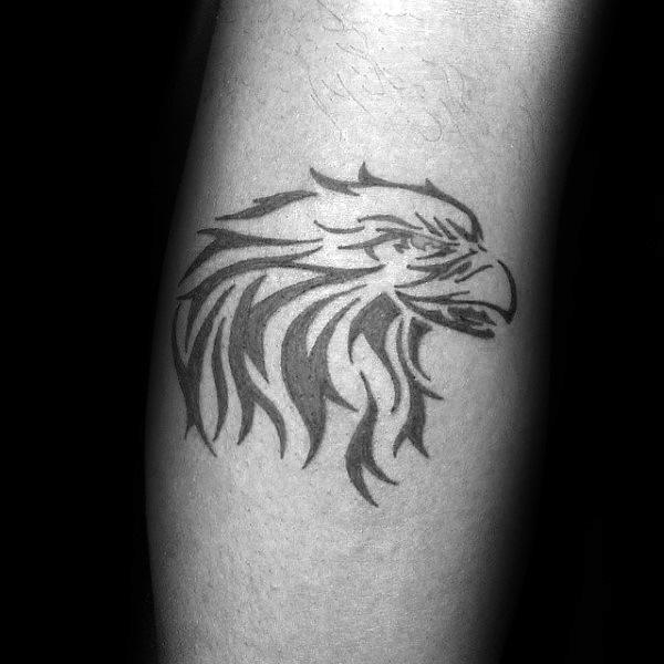 tatuaje aguila tribal para hombre 28