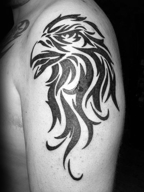 tatuaje aguila tribal para hombre 33