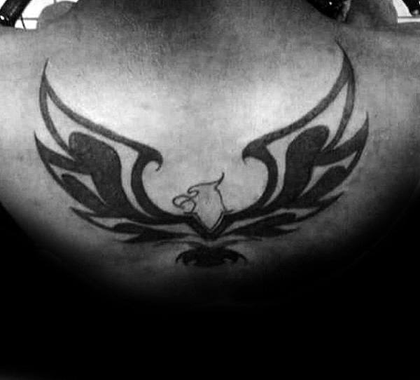 tatuaje aguila tribal para hombre 34