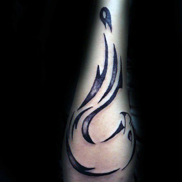 tatuaje aguila tribal para hombre 37