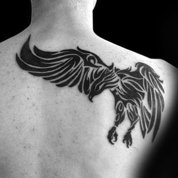 tatuaje aguila tribal para hombre 39