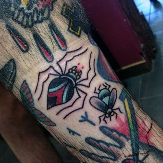 tatuaje clasico arana para hombre 30