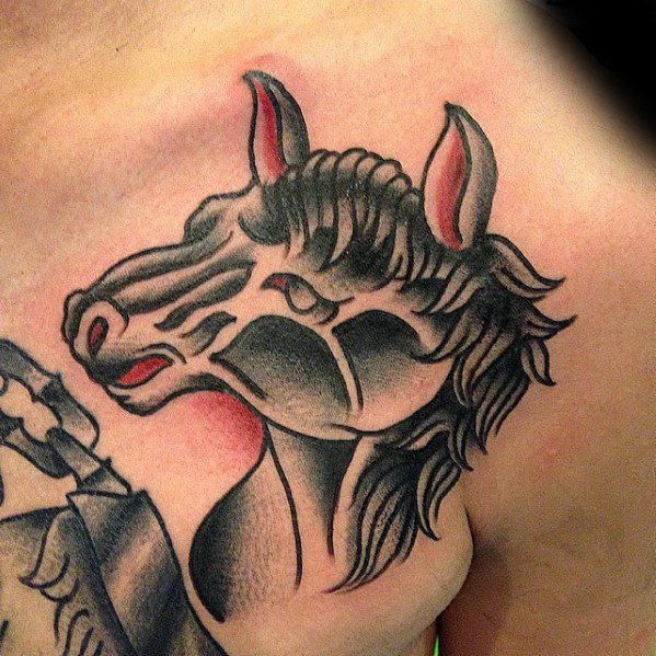 tatuaje clasico caballo para hombre 02
