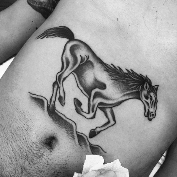 tatuaje clasico caballo para hombre 06