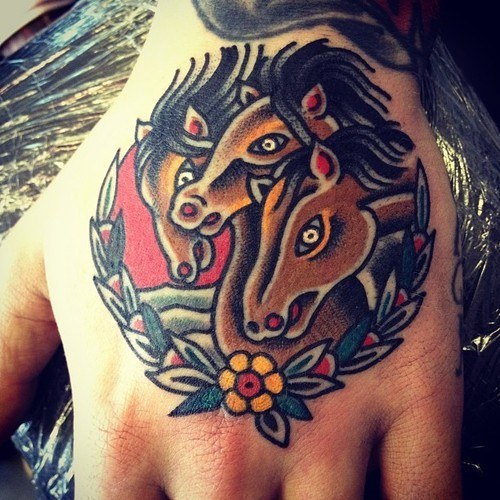 tatuaje clasico caballo para hombre 19