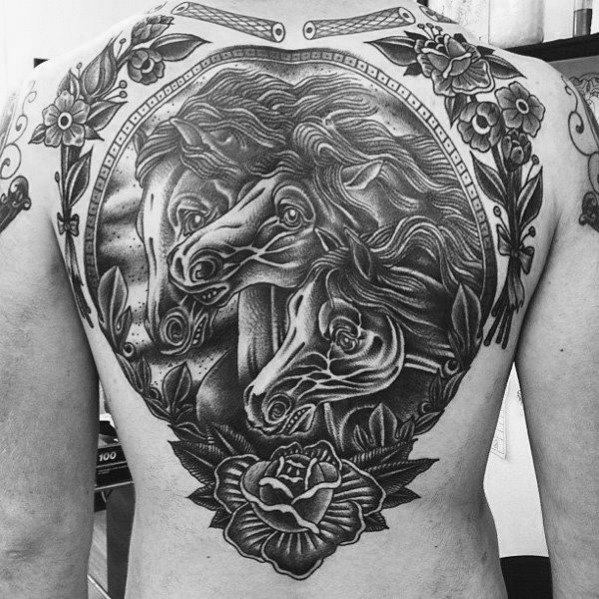 tatuaje clasico caballo para hombre 22