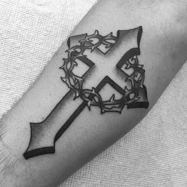 tatuaje clasico cruz para hombre 16
