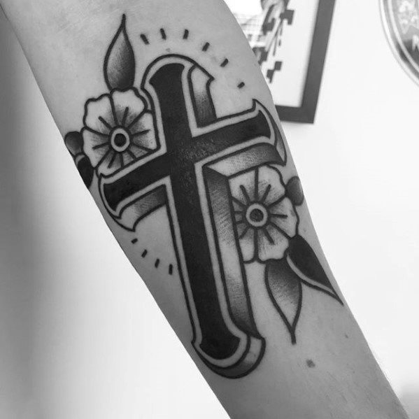 tatuaje clasico cruz para hombre 22