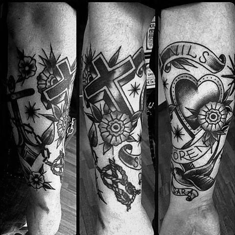 tatuaje clasico cruz para hombre 23