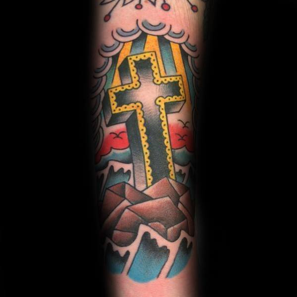 tatuaje clasico cruz para hombre 29