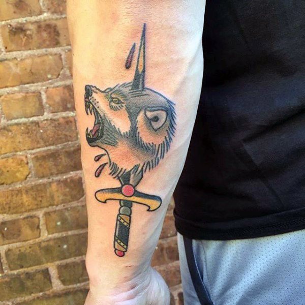 tatuaje clasico daga para hombre 07