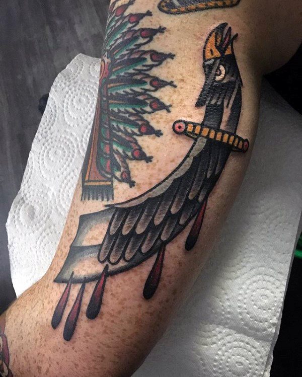 tatuaje clasico daga para hombre 21