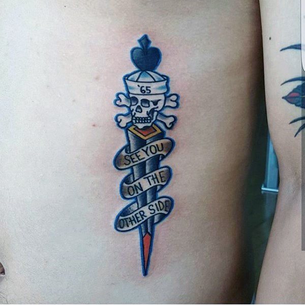 tatuaje clasico daga para hombre 33