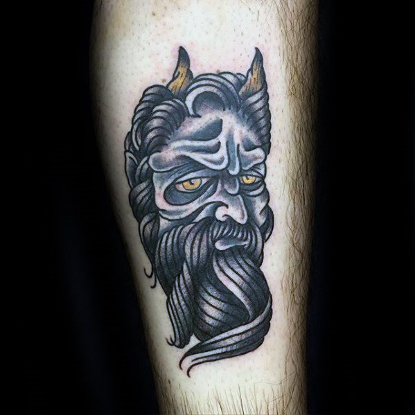 tatuaje clasico diablo para hombre 13