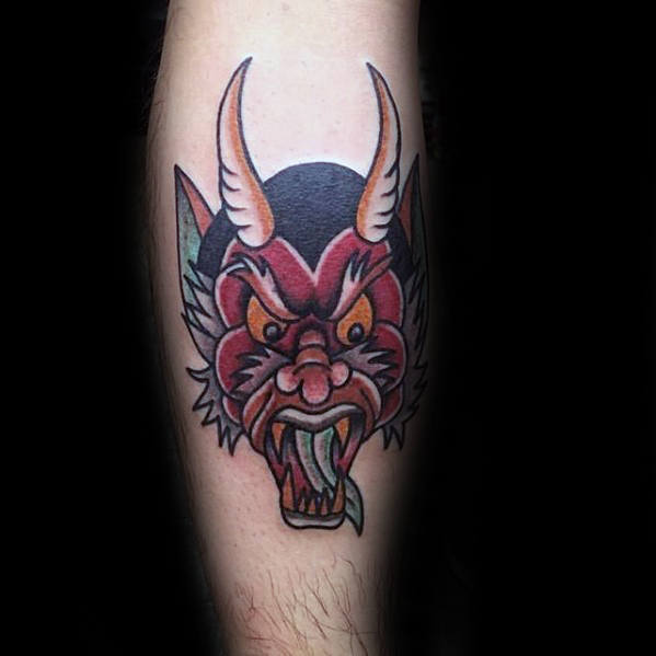 tatuaje clasico diablo para hombre 14