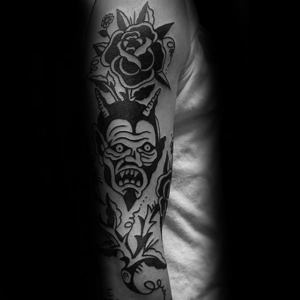 tatuaje clasico diablo para hombre 24