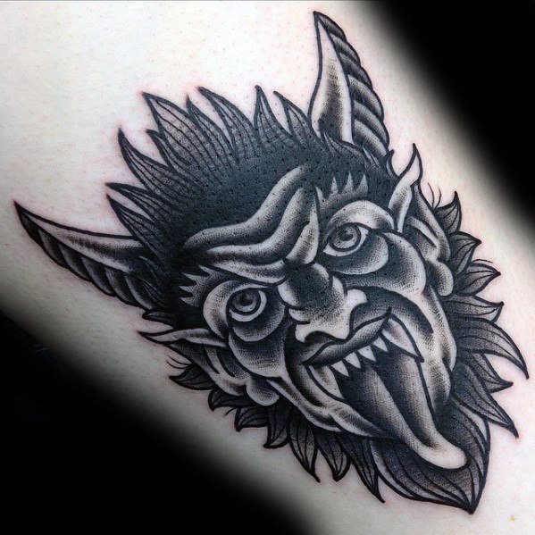 tatuaje clasico diablo para hombre 27