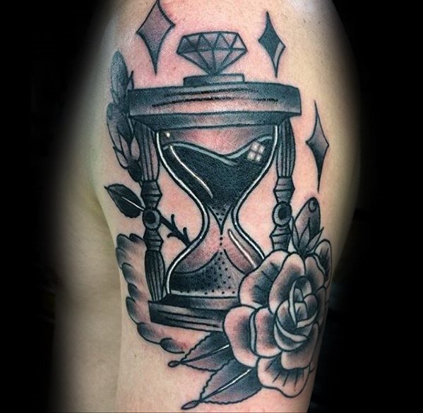 tatuaje clasico diamante para hombre 13