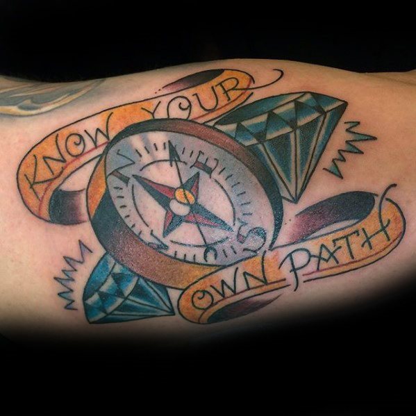 tatuaje clasico diamante para hombre 16