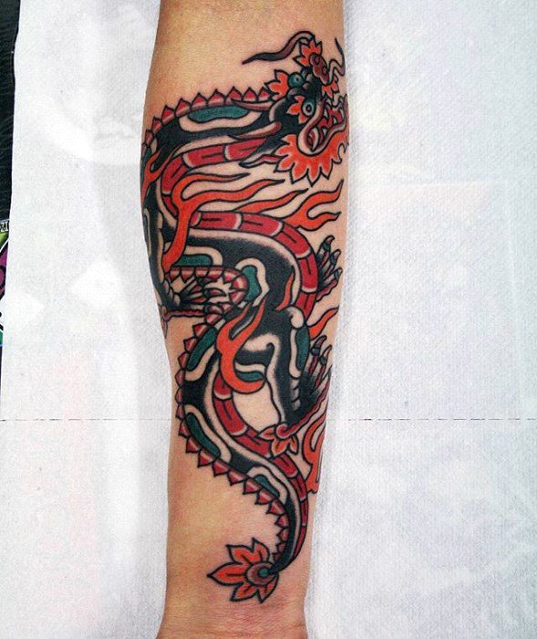 tatuaje clasico dragon para hombre 06