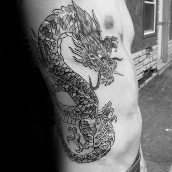 tatuaje clasico dragon para hombre 07
