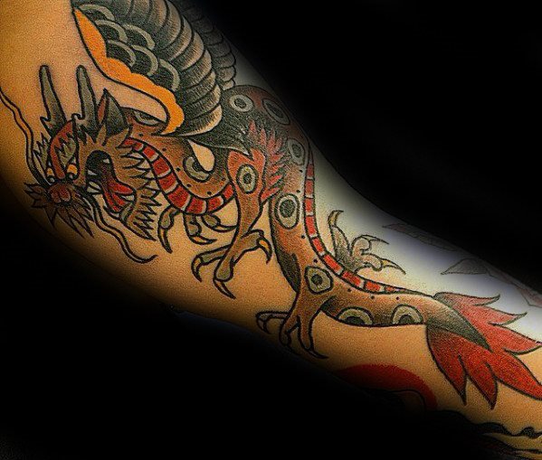 tatuaje clasico dragon para hombre 10