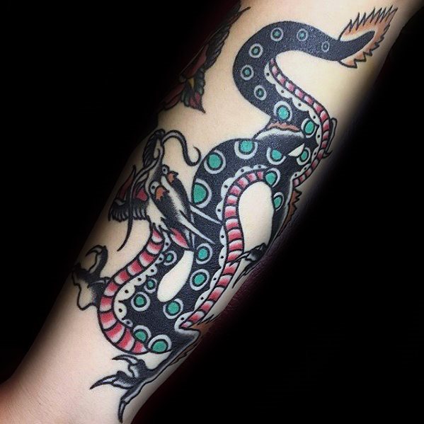 tatuaje clasico dragon para hombre 23