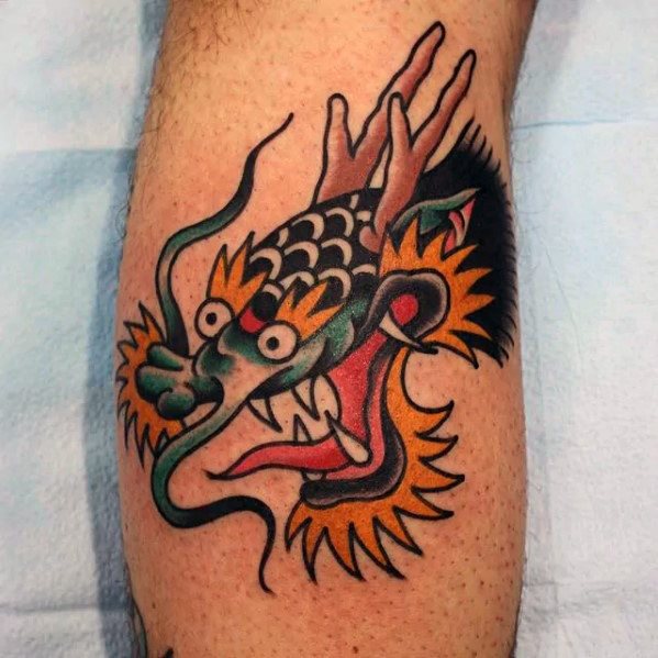 tatuaje clasico dragon para hombre 32