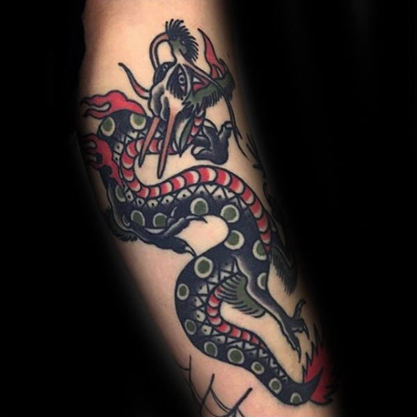 tatuaje clasico dragon para hombre 42
