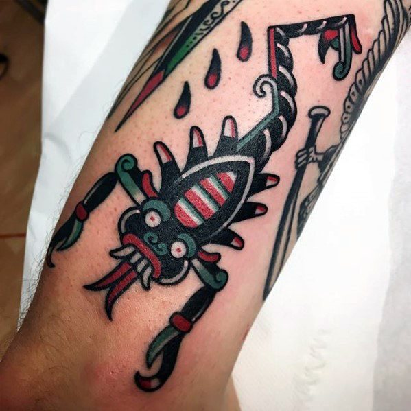 tatuaje clasico escorpion para hombre 01