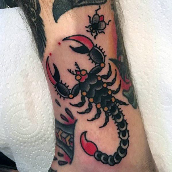 tatuaje clasico escorpion para hombre 03