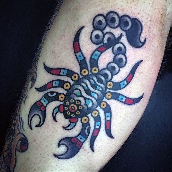 tatuaje clasico escorpion para hombre 15