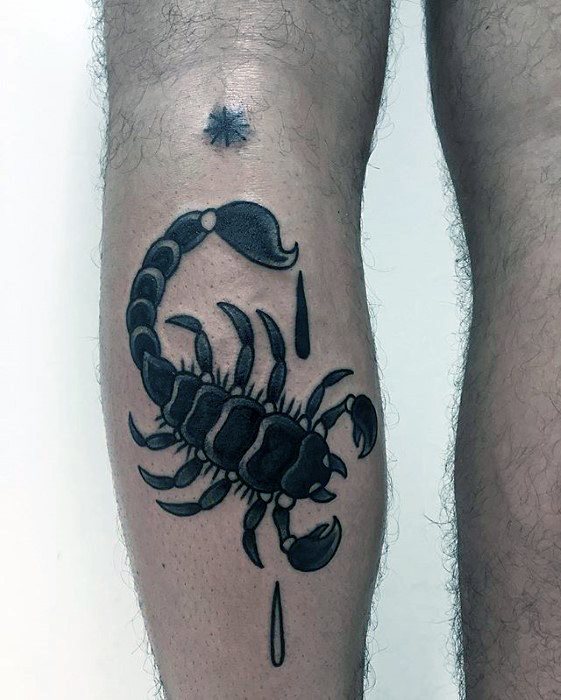 tatuaje clasico escorpion para hombre 16