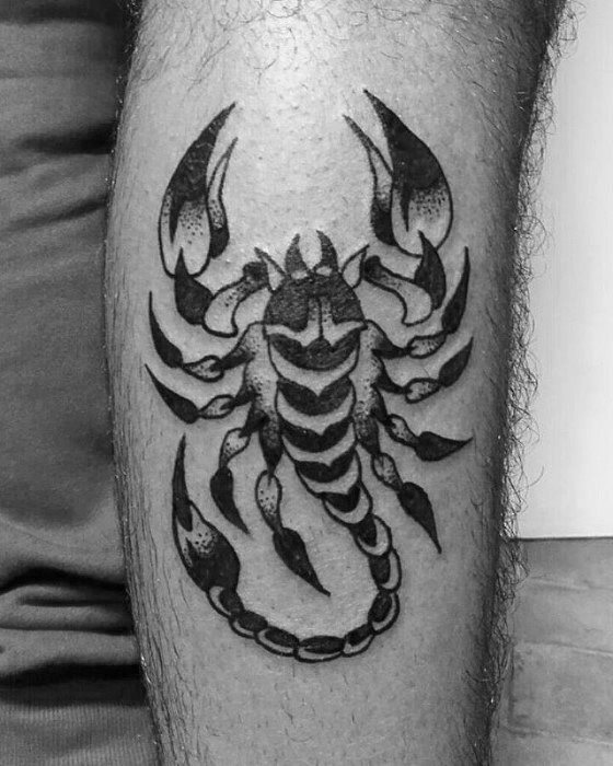 tatuaje clasico escorpion para hombre 19