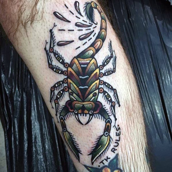 tatuaje clasico escorpion para hombre 22