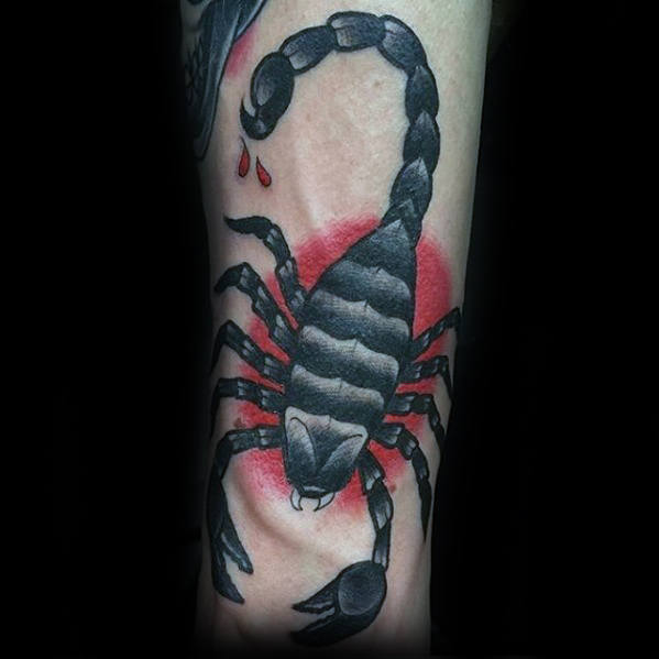 tatuaje clasico escorpion para hombre 25