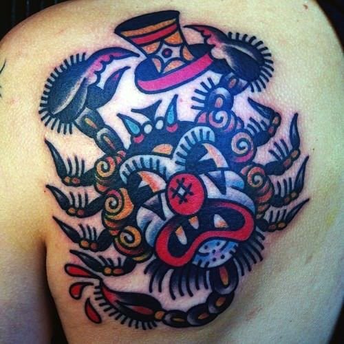 tatuaje clasico escorpion para hombre 32