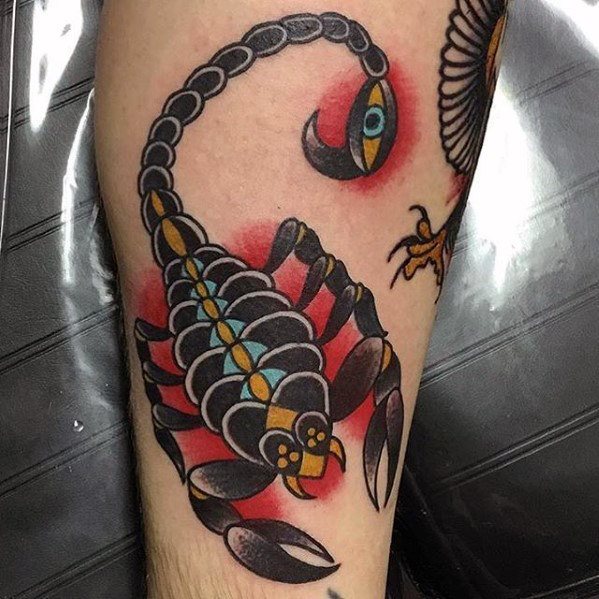 tatuaje clasico escorpion para hombre 35