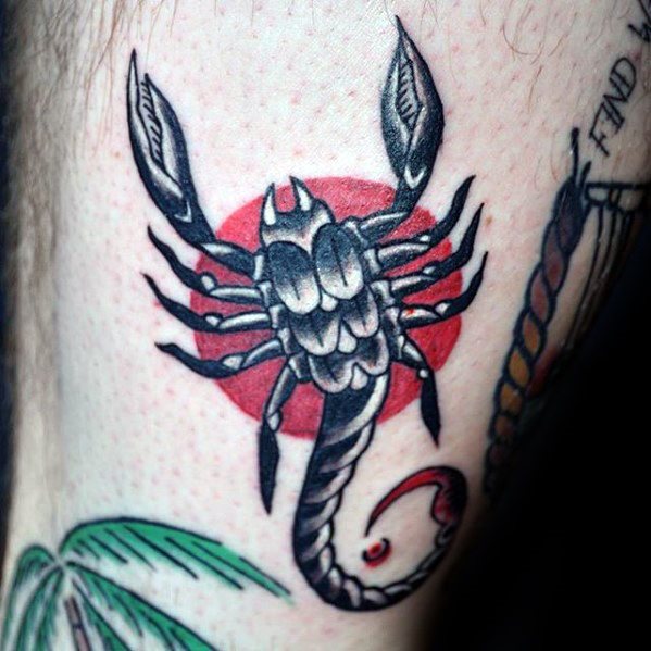 tatuaje clasico escorpion para hombre 38