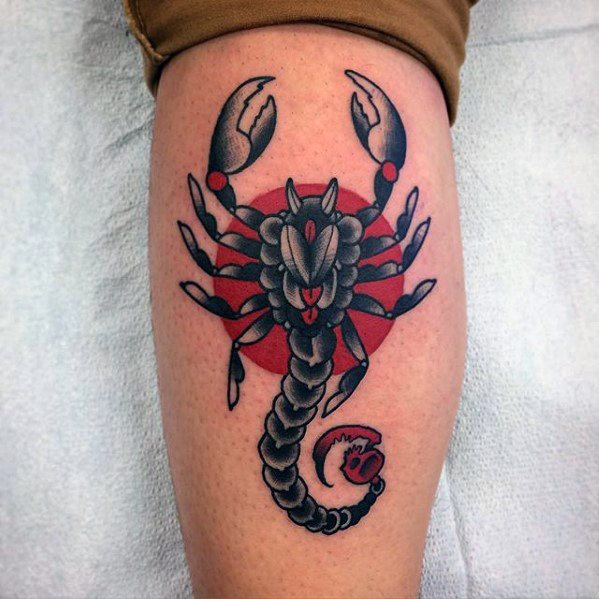 tatuaje clasico escorpion para hombre 39
