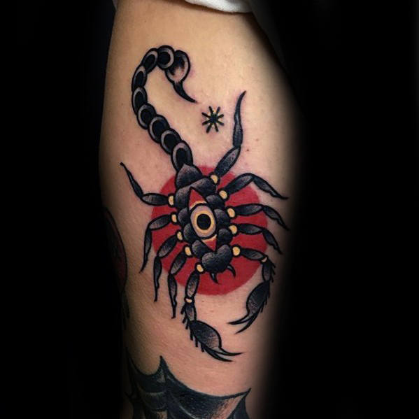 tatuaje clasico escorpion para hombre 60