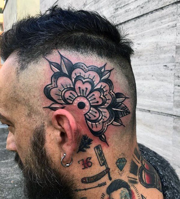 tatuaje clasico flor para hombre 35