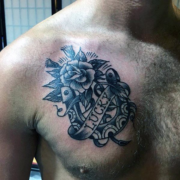 tatuaje clasico herradura caballo para hombre 21
